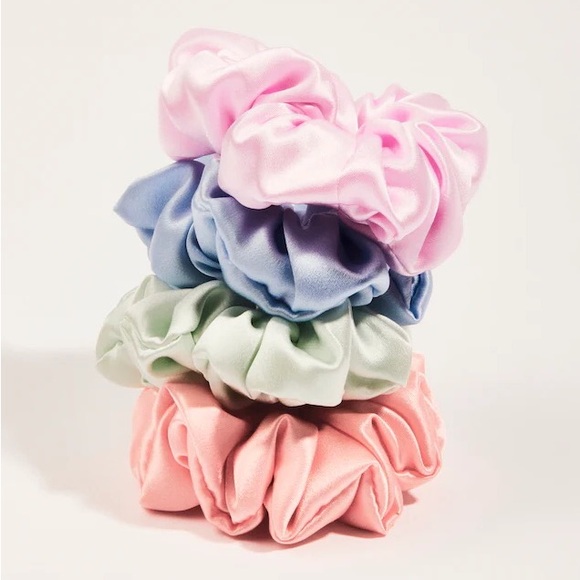 ✨ Free Hair Scrunchies | Free gift with $15 purchase ✨ - Picture 2 of 5